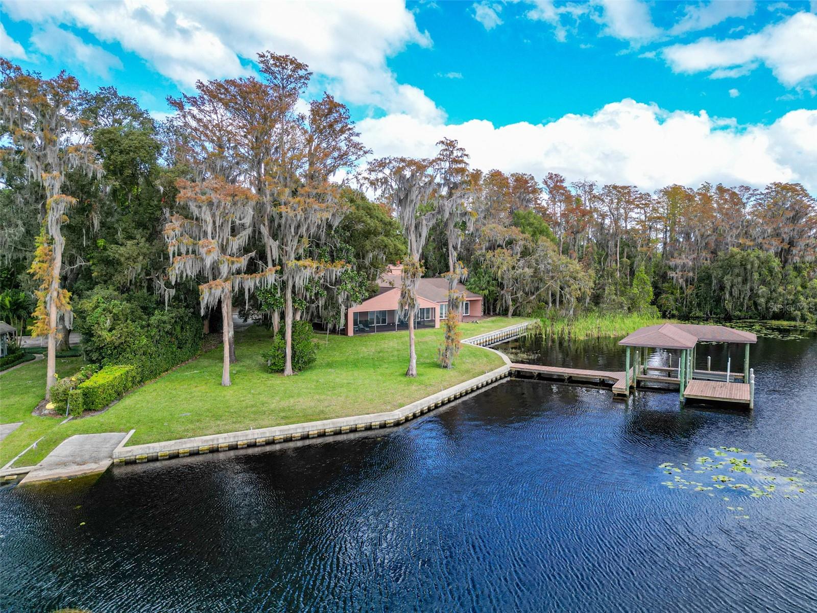 TB8331369 Property Photo