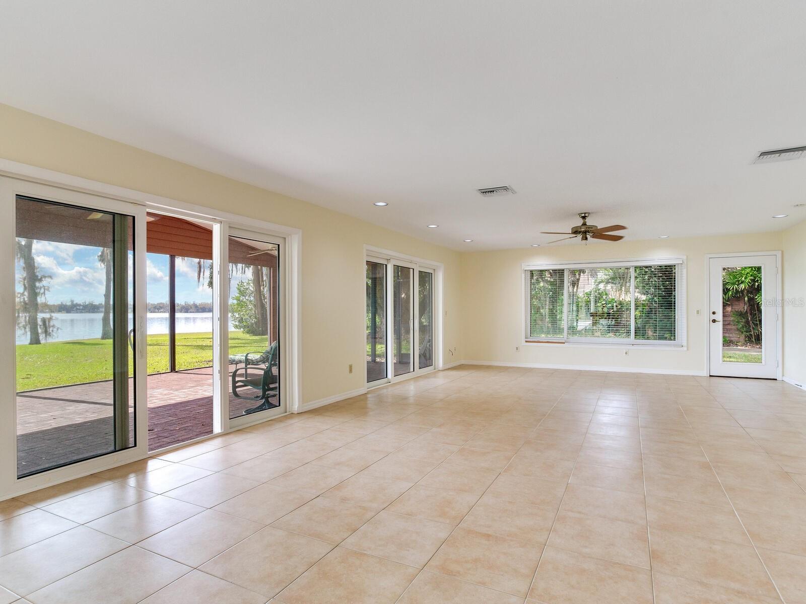 TB8331369 Property Photo