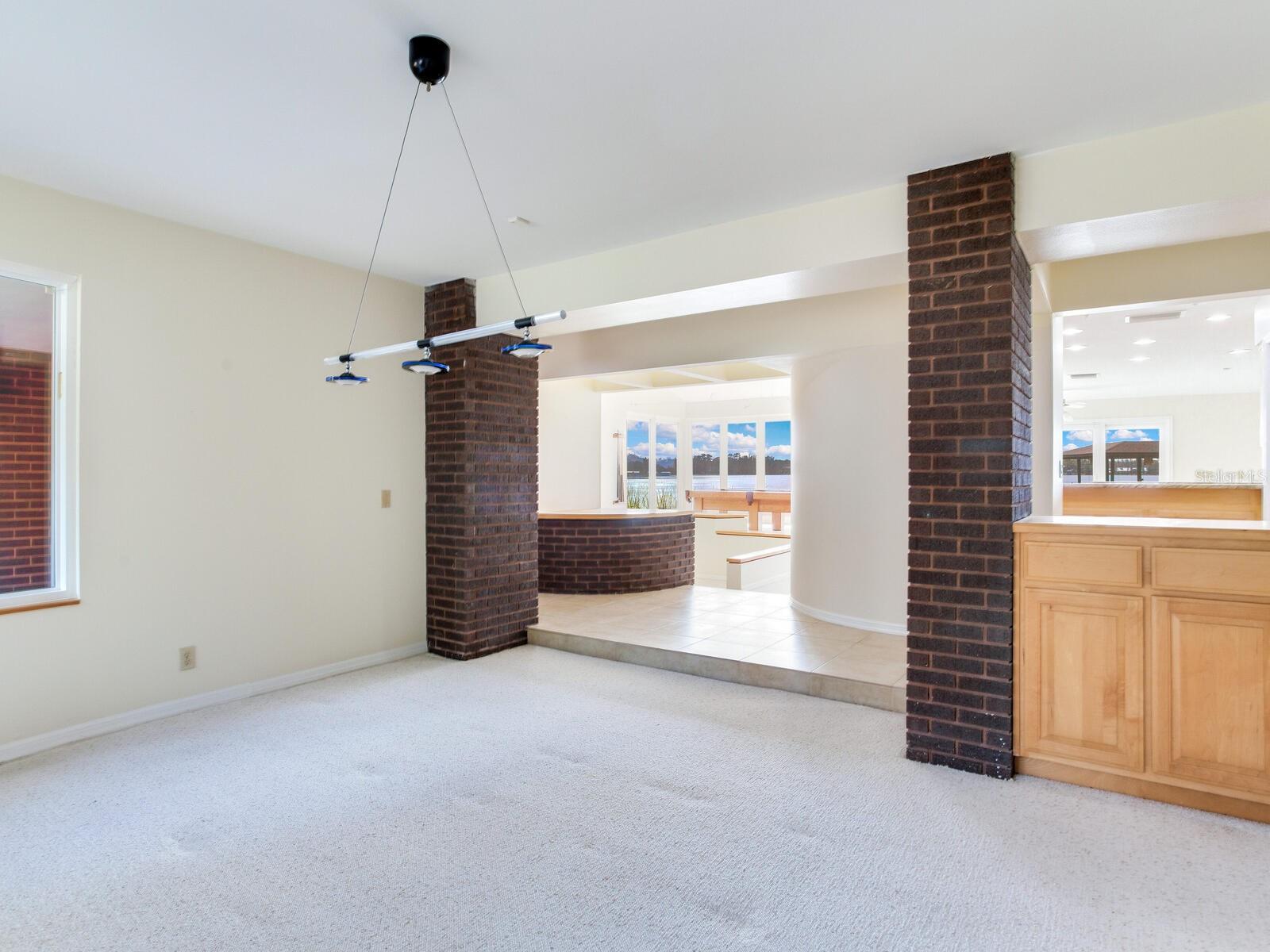 TB8331369 Property Photo