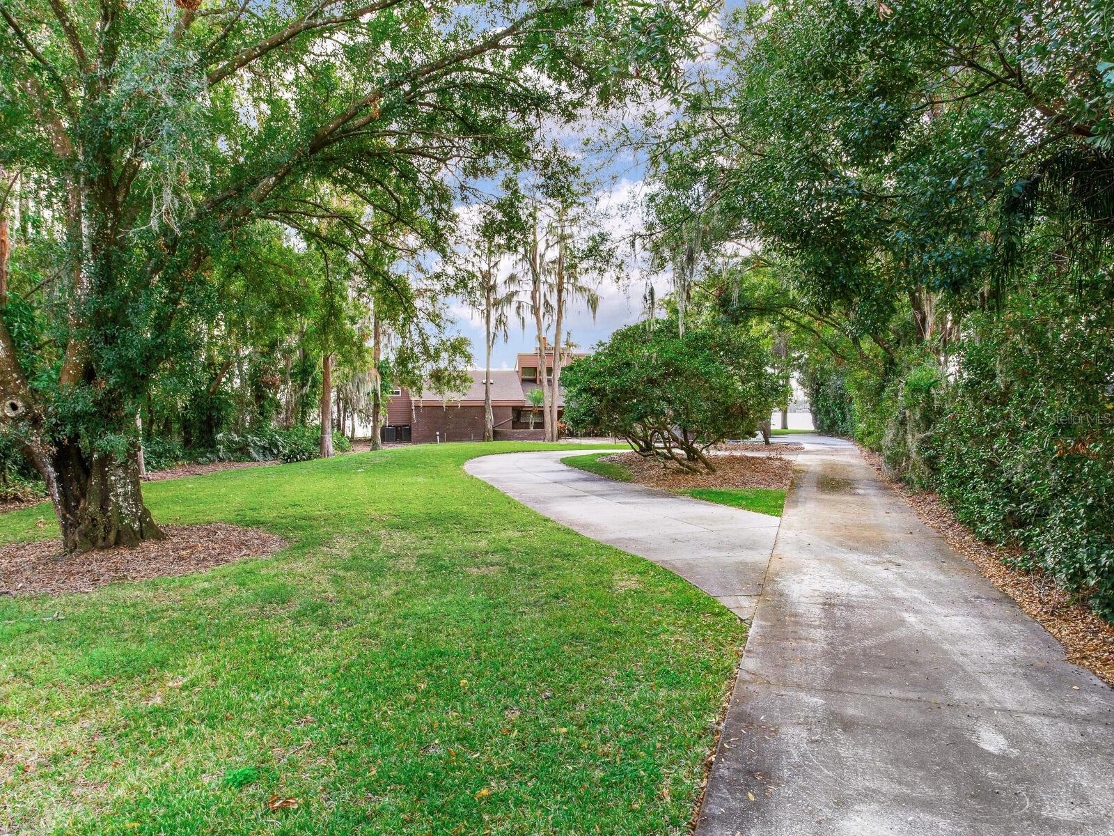 TB8331369 Property Photo