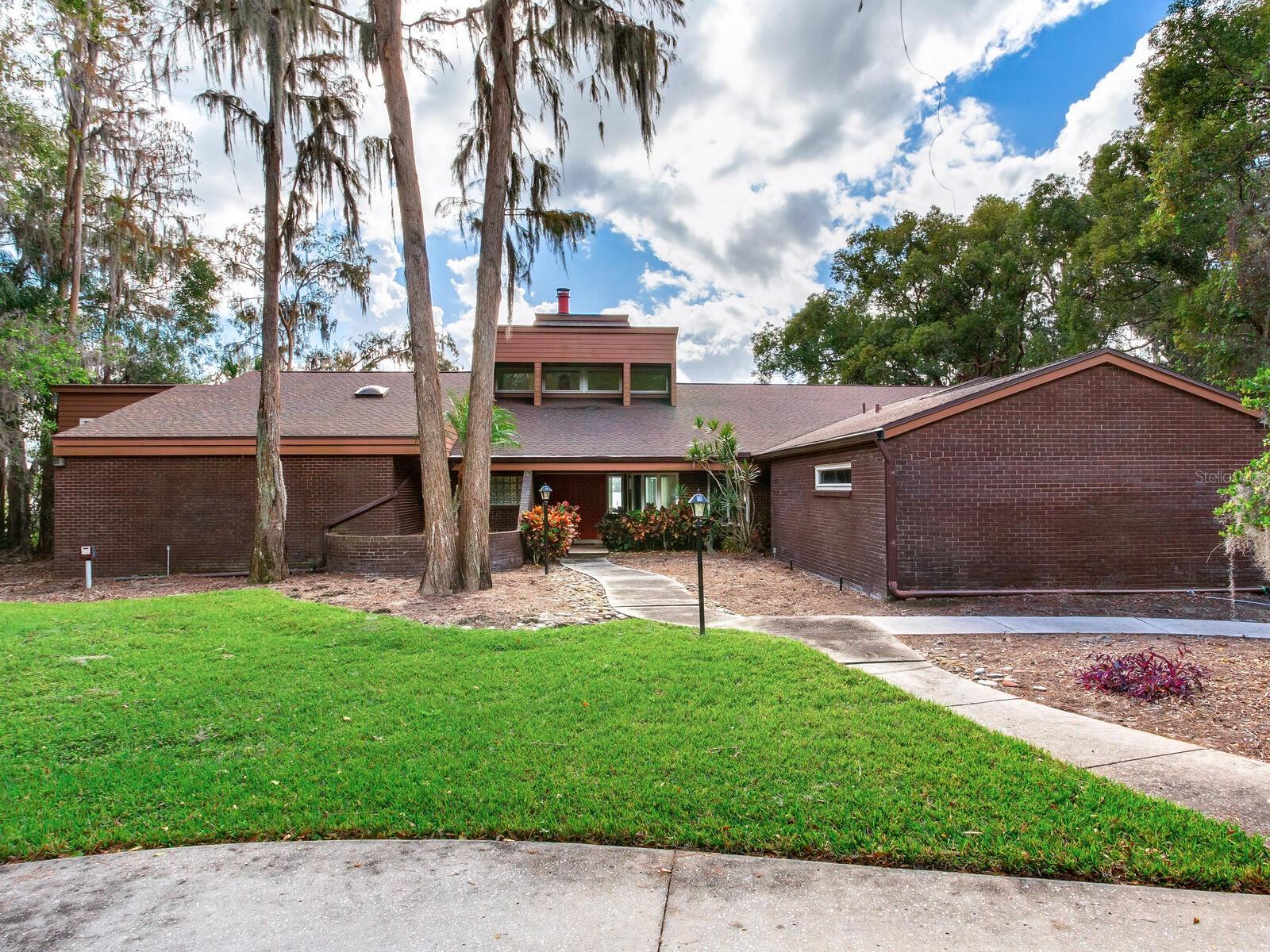 TB8331369 Property Photo