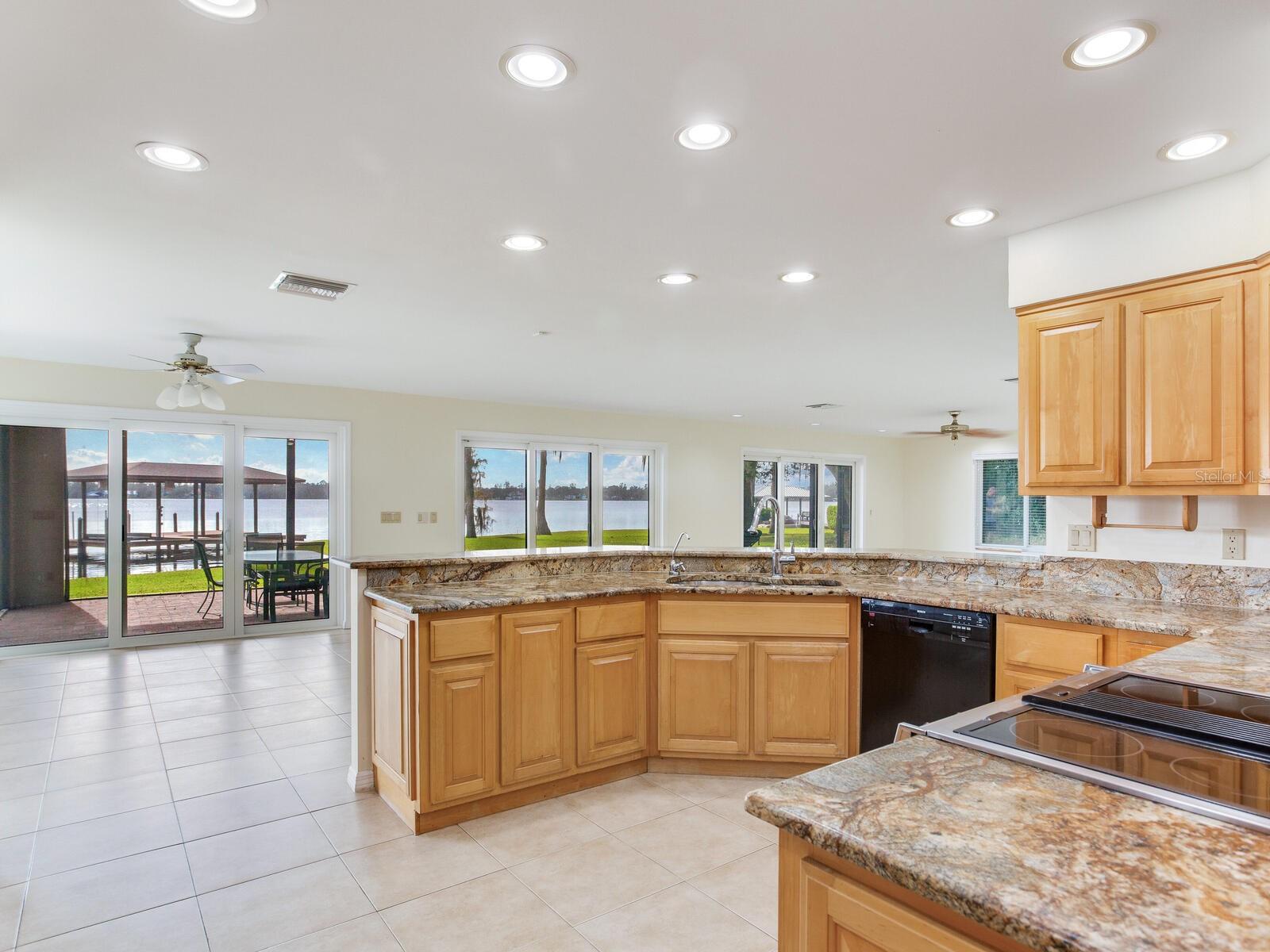 TB8331369 Property Photo