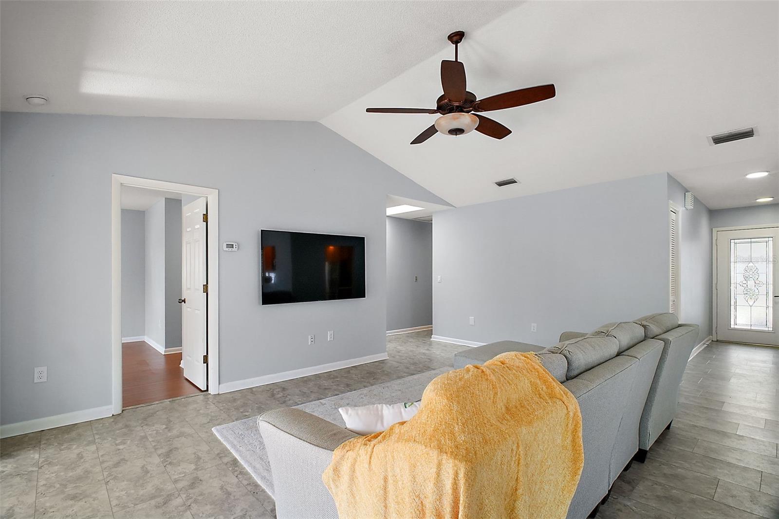 102 CEDAR WAY, YALAHA, FL, 34797