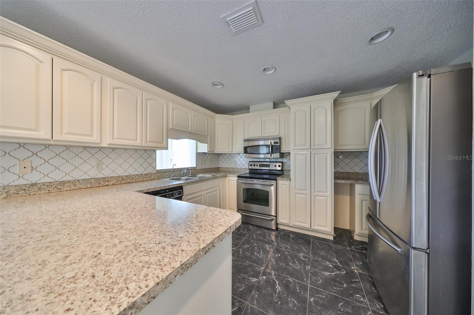 2701 LANCASTER DR, SUN CITY CENTER, FL, 33573