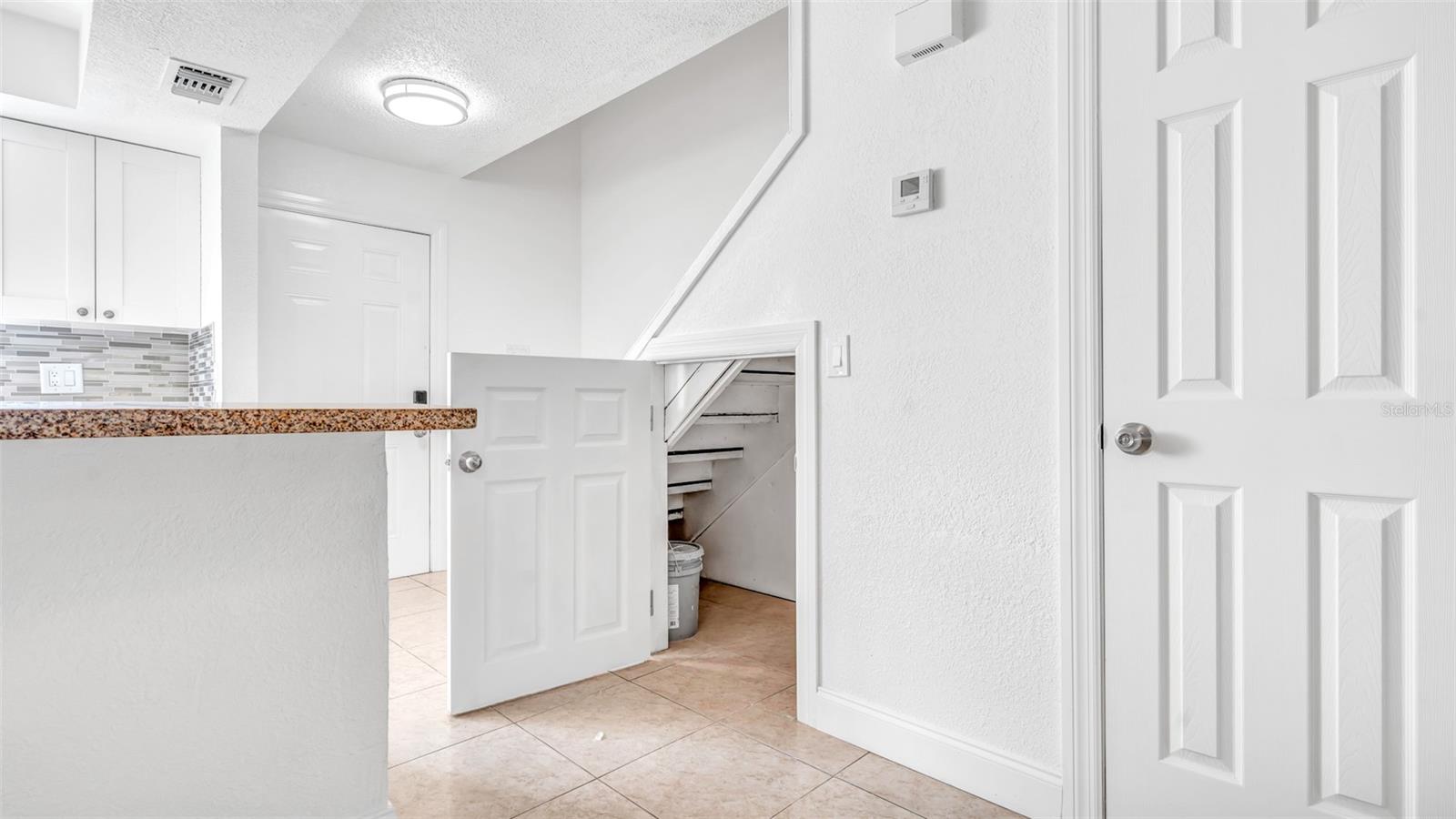 3913 OAK LIMB CT, TAMPA, FL, 33614