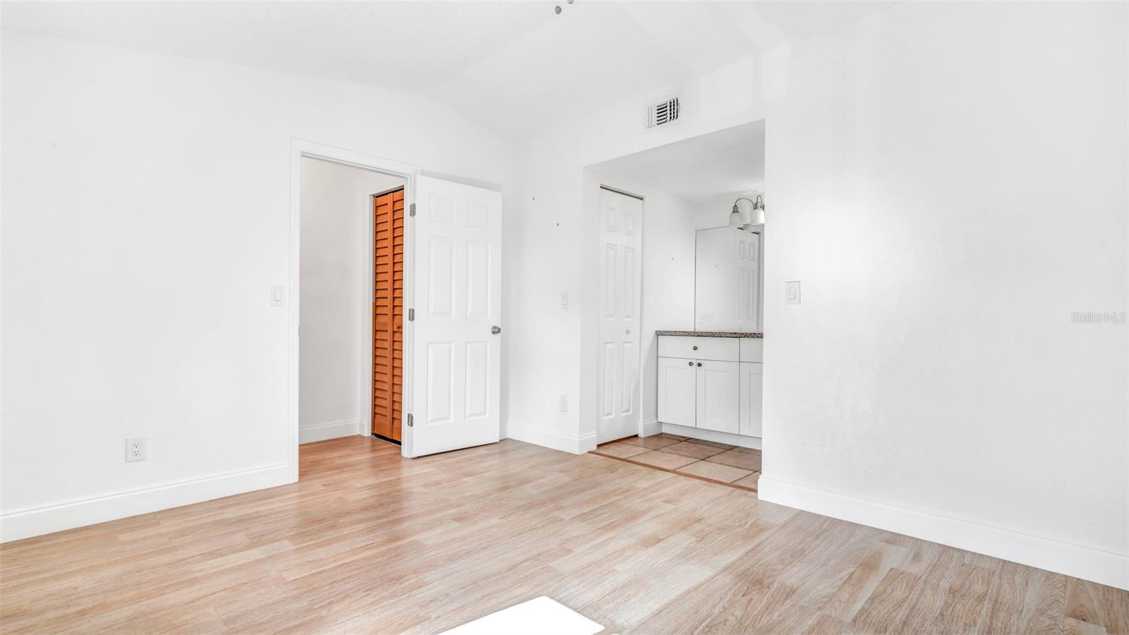 3913 OAK LIMB CT, TAMPA, FL, 33614