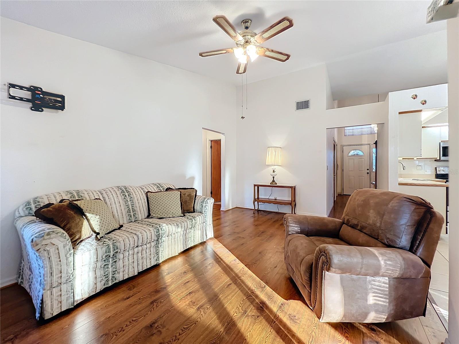 9835 LAKESHORE DR, CLERMONT, FL, 34711