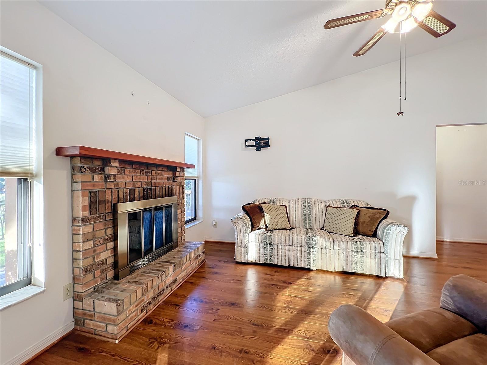 9835 LAKESHORE DR, CLERMONT, FL, 34711