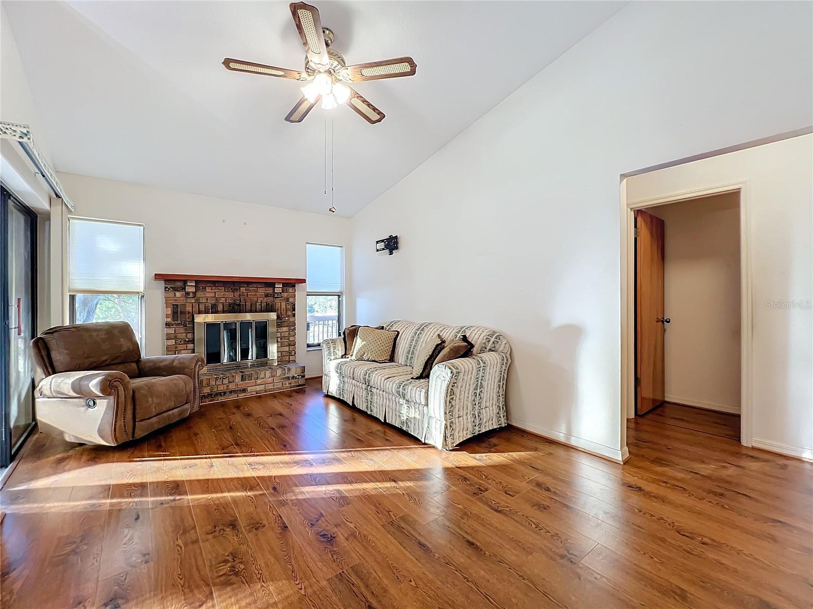 9835 LAKESHORE DR, CLERMONT, FL, 34711