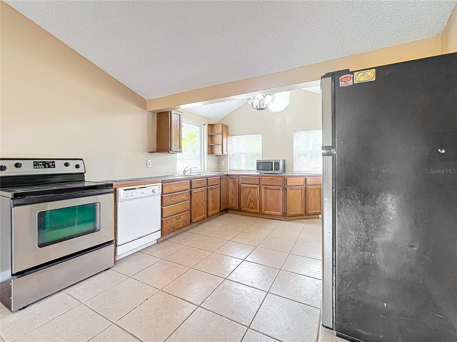 569 DIXIE HWY, TARPON SPRINGS, FL, 34689