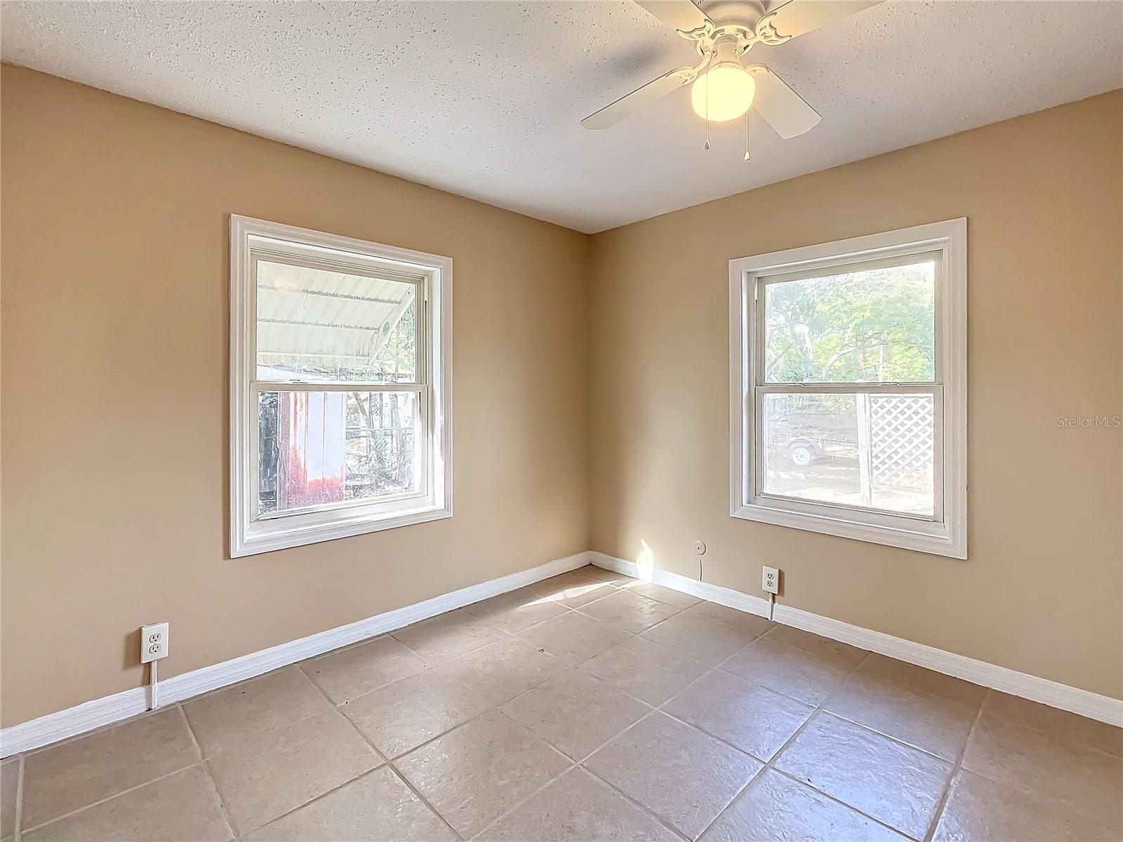 569 DIXIE HWY, TARPON SPRINGS, FL, 34689