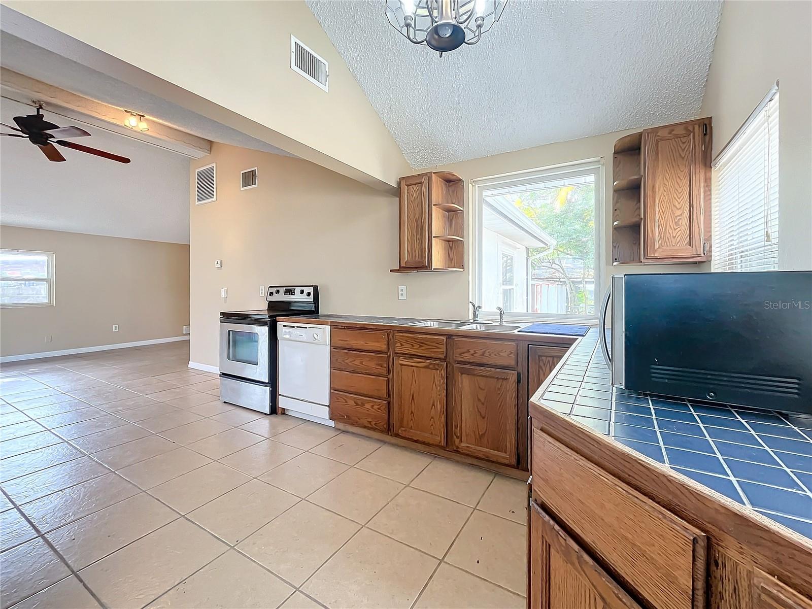 569 DIXIE HWY, TARPON SPRINGS, FL, 34689