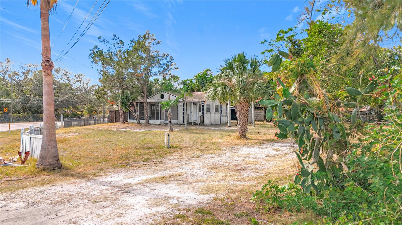 569 DIXIE HWY, TARPON SPRINGS, FL, 34689