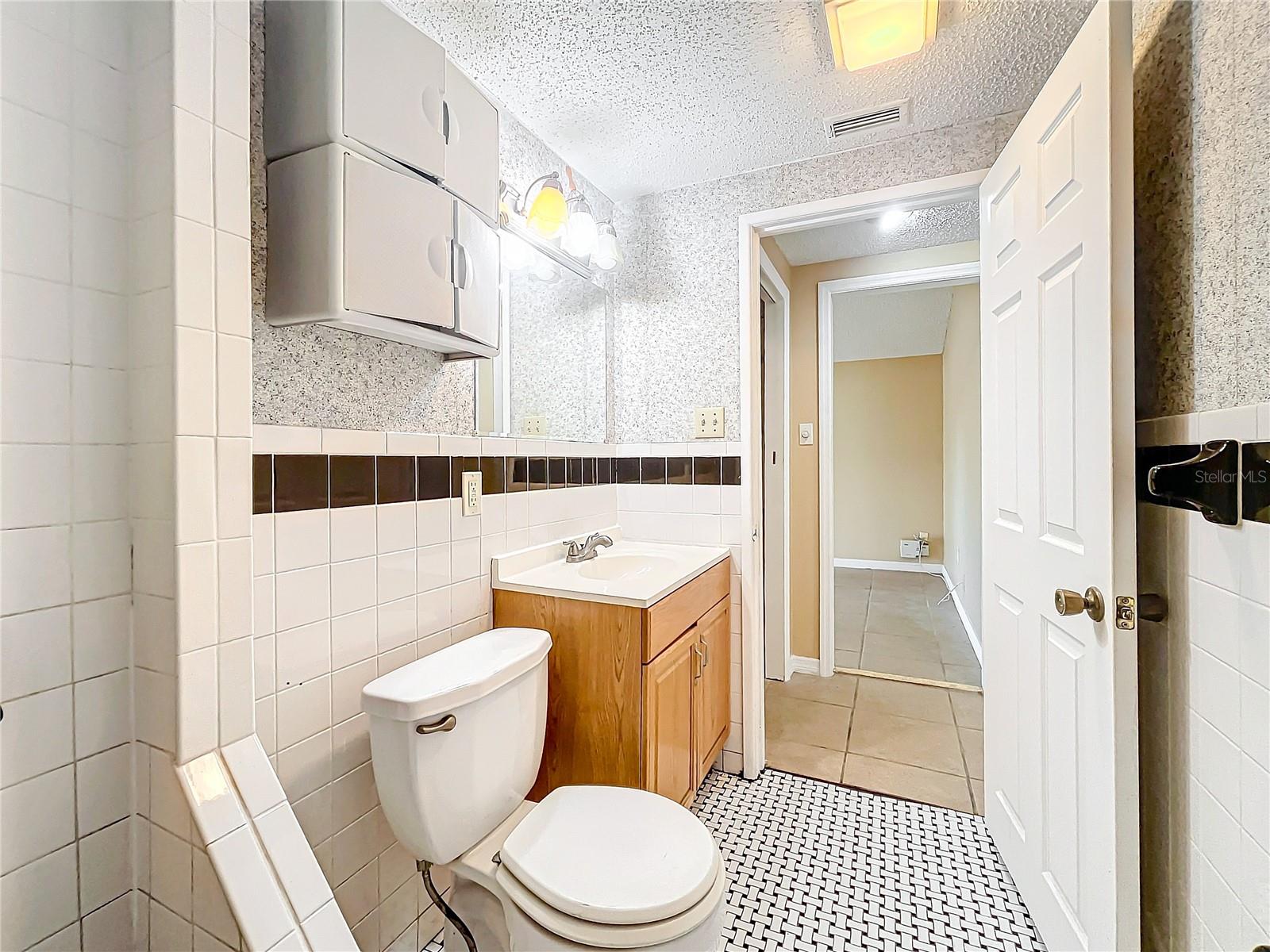 569 DIXIE HWY, TARPON SPRINGS, FL, 34689