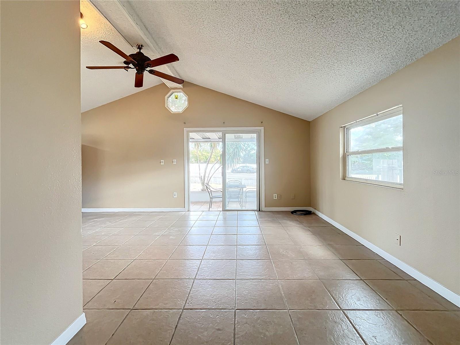 569 DIXIE HWY, TARPON SPRINGS, FL, 34689