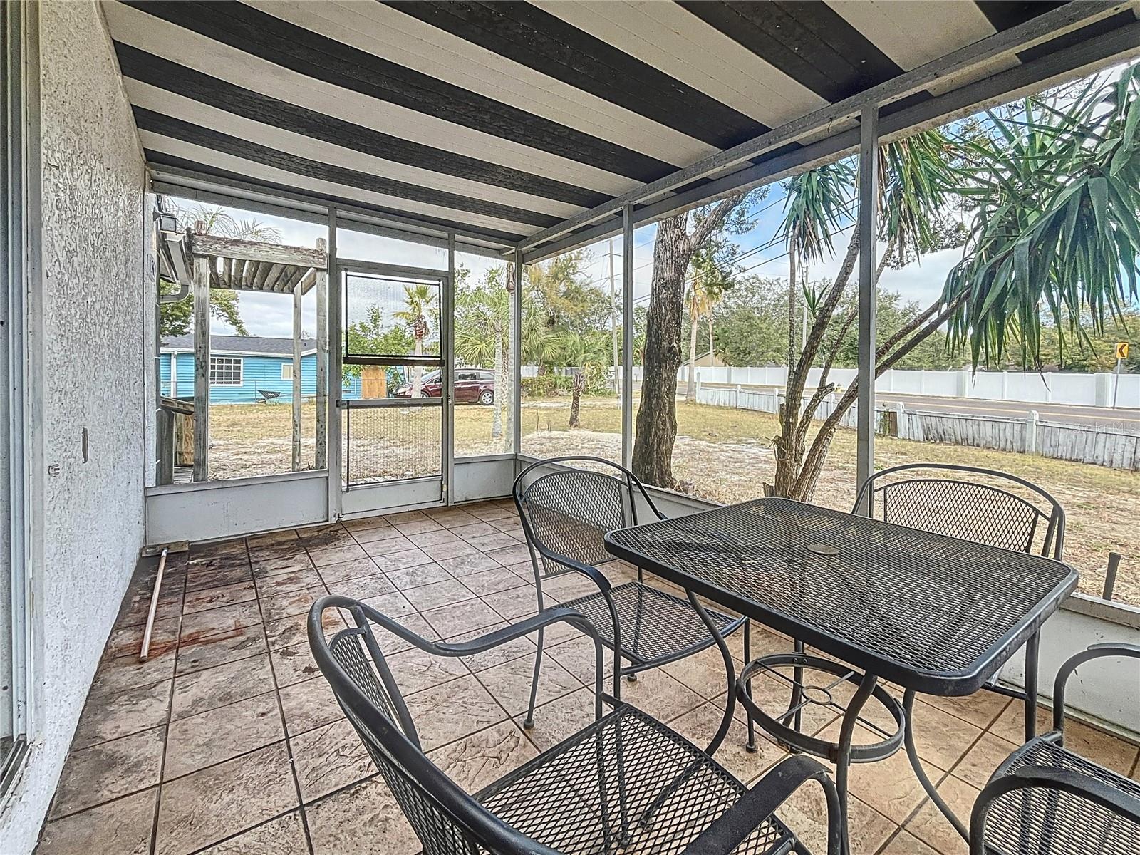 569 DIXIE HWY, TARPON SPRINGS, FL, 34689