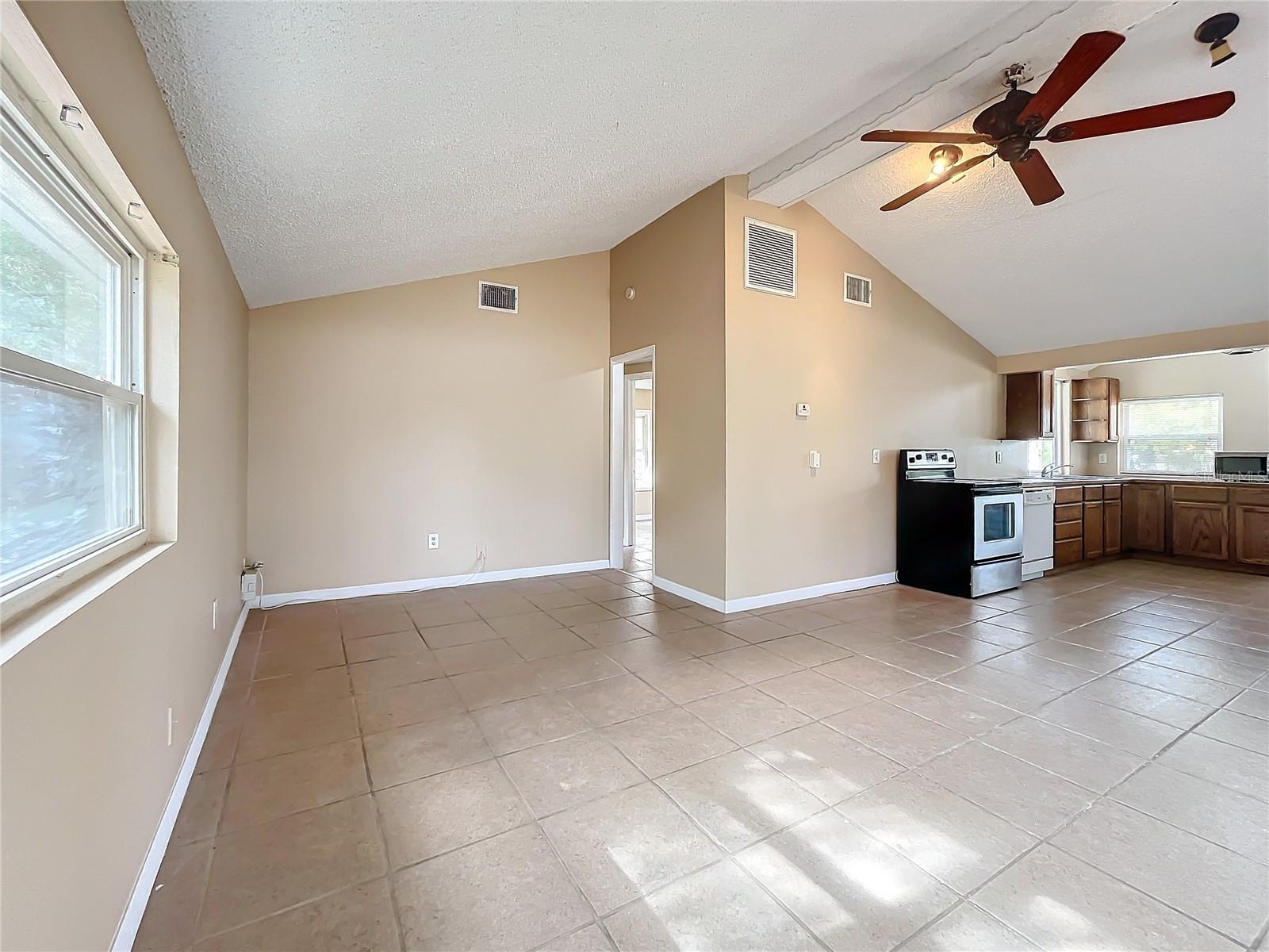569 DIXIE HWY, TARPON SPRINGS, FL, 34689
