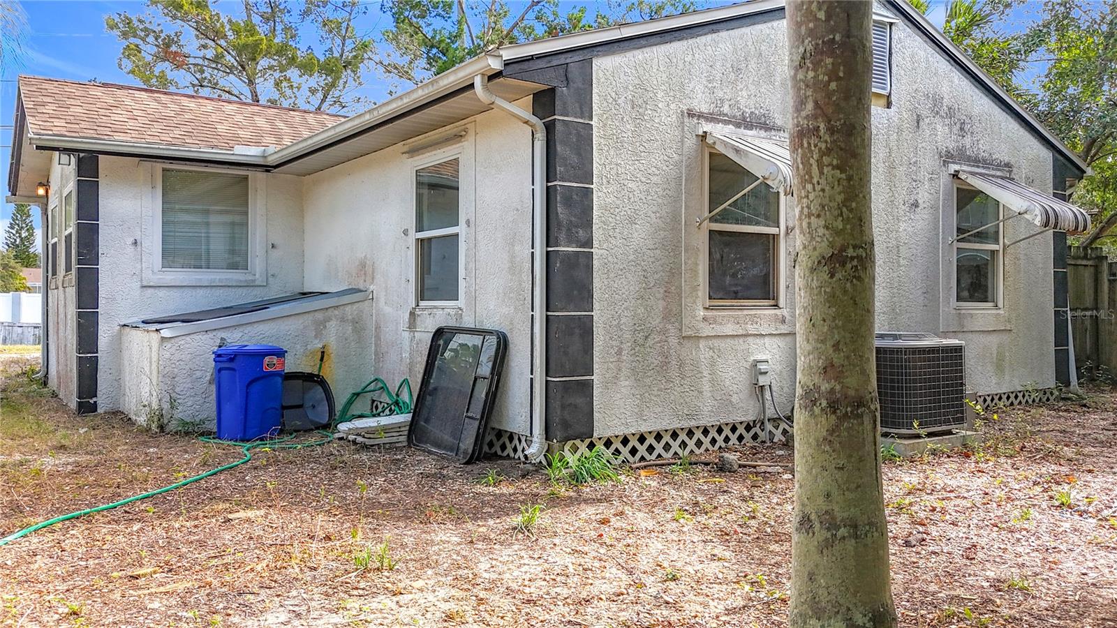 569 DIXIE HWY, TARPON SPRINGS, FL, 34689