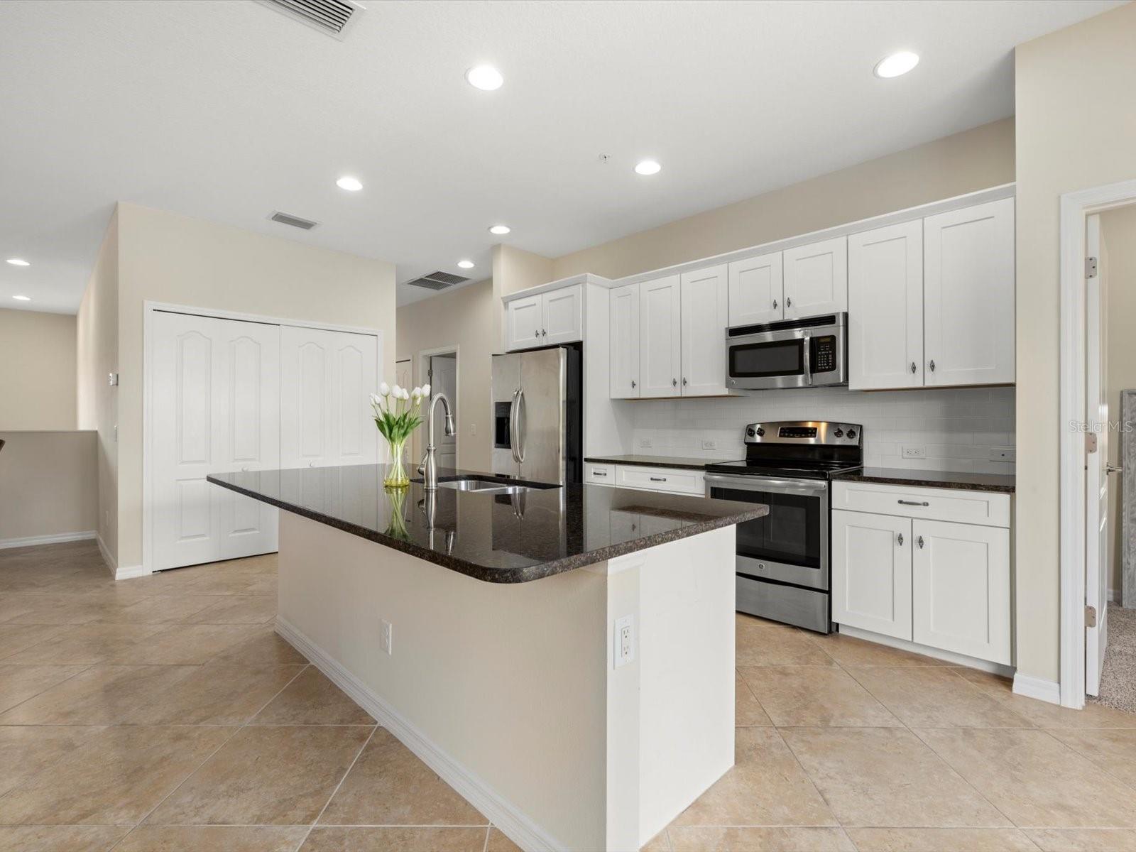 8141 MIRAMAR WAY #8141, LAKEWOOD RANCH, FL, 34202