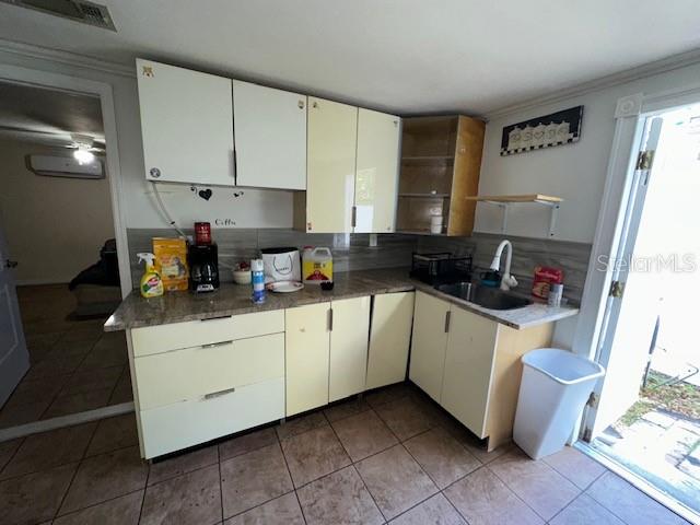 8823 W ROBSON ST, TAMPA, FL, 33615