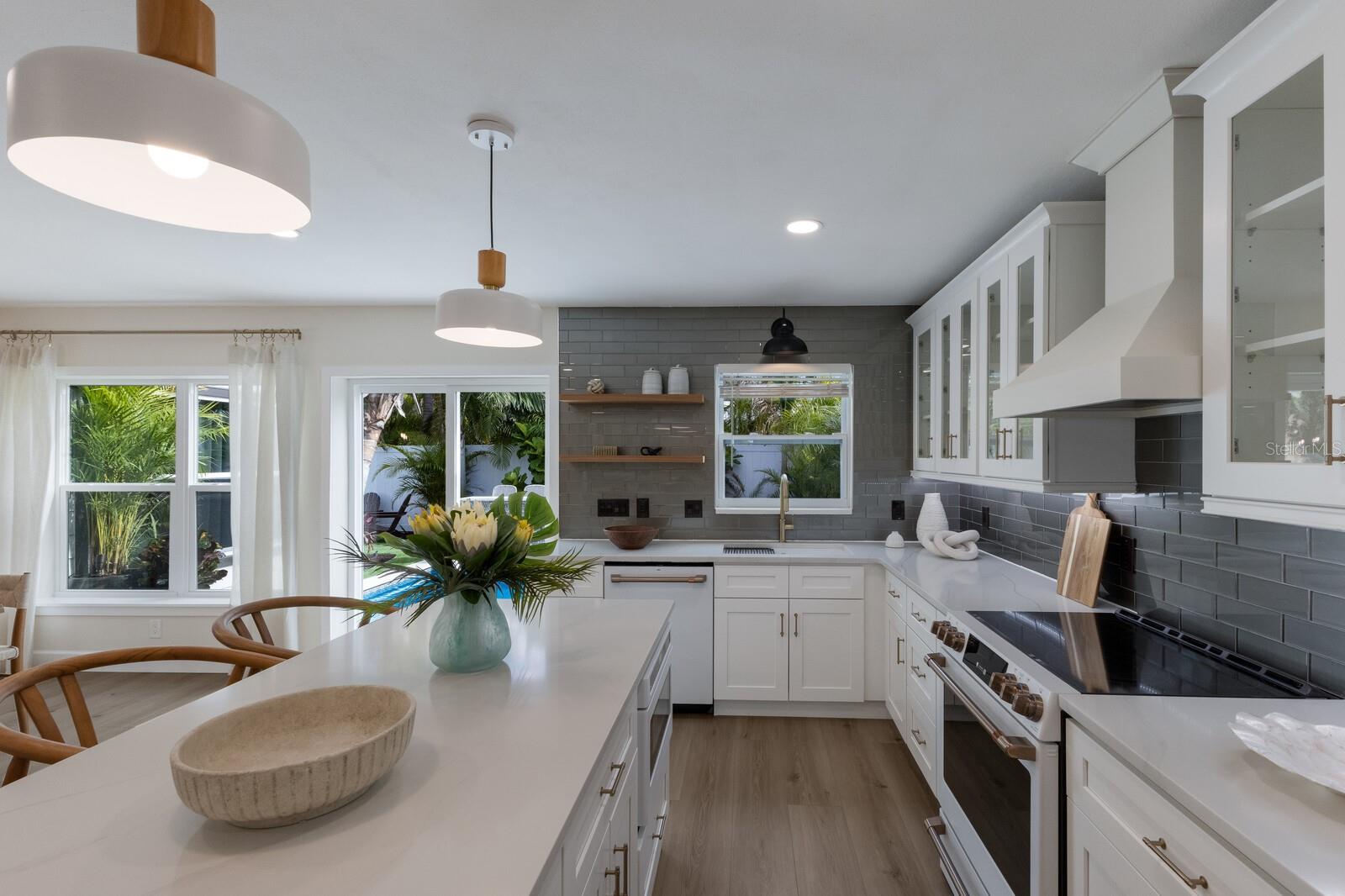 213 83RD ST, HOLMES BEACH, FL, 34217