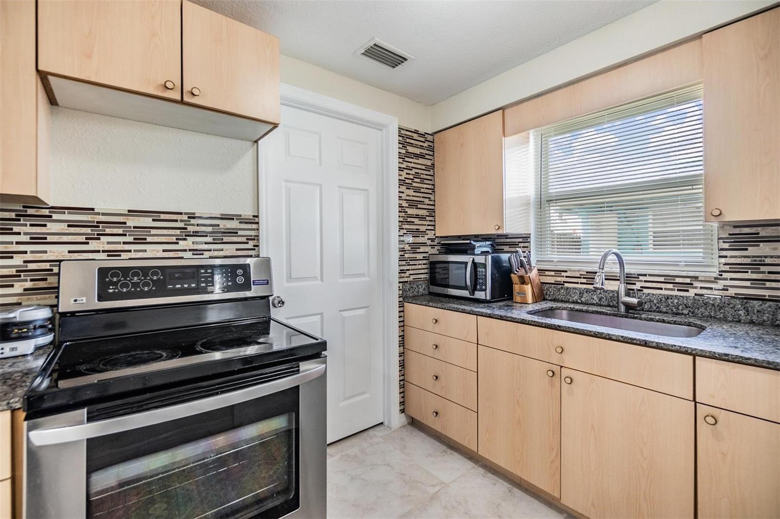 8820 52ND ST N, PINELLAS PARK, FL, 33782