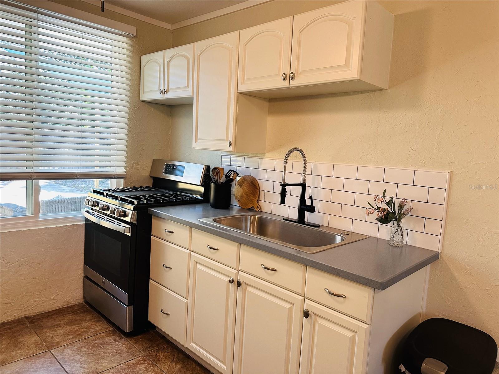 339 SUWANEE AVE, SARASOTA, FL, 34243