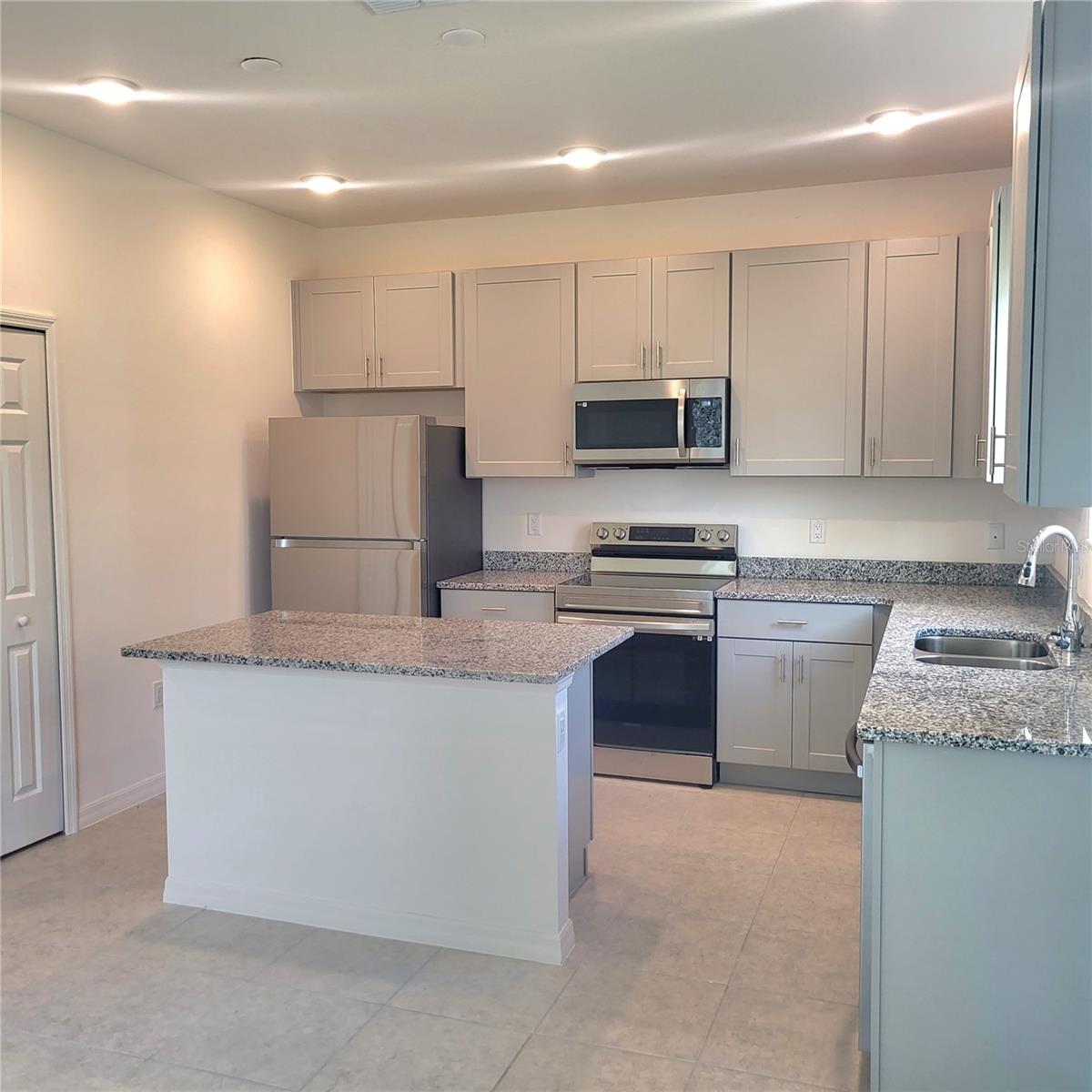 34172 CINDER WAY, WESLEY CHAPEL, FL, 33545