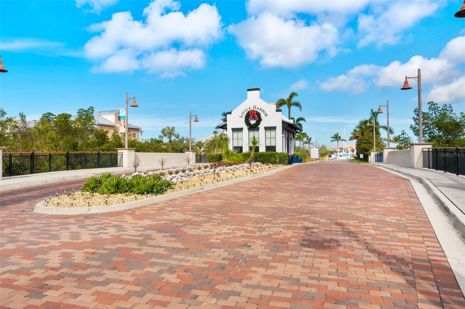 907 BAHIA DEL SOL DR, RUSKIN, FL, 33570