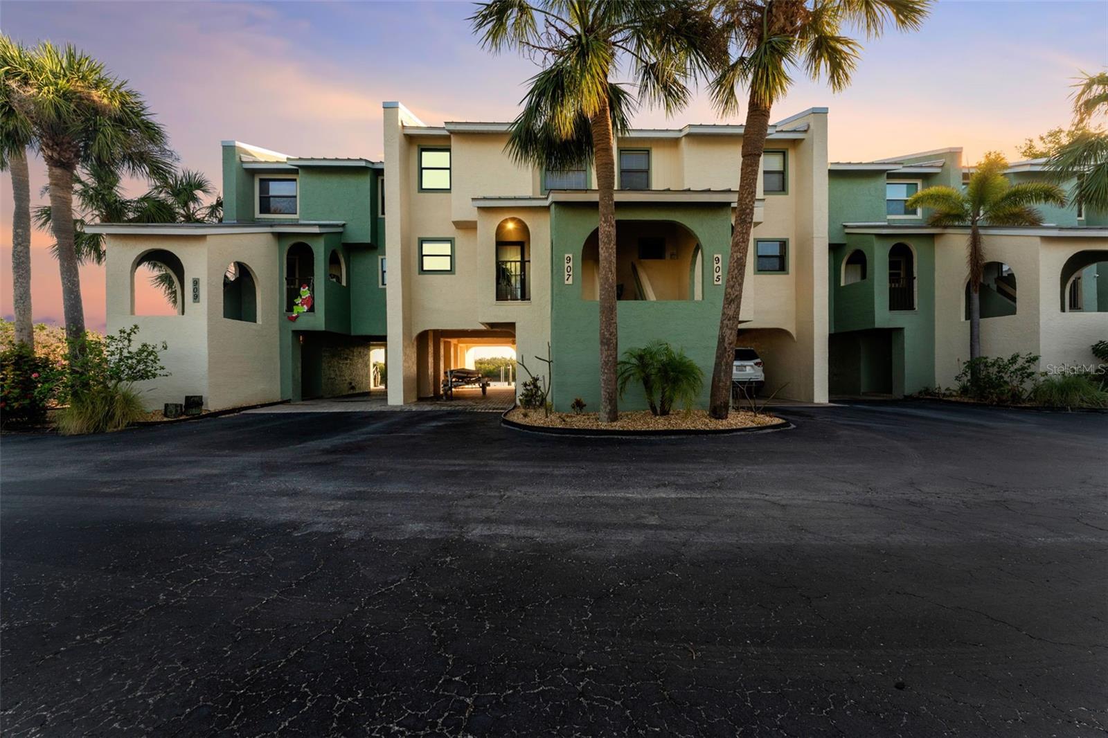 907 BAHIA DEL SOL DR, RUSKIN, FL, 33570
