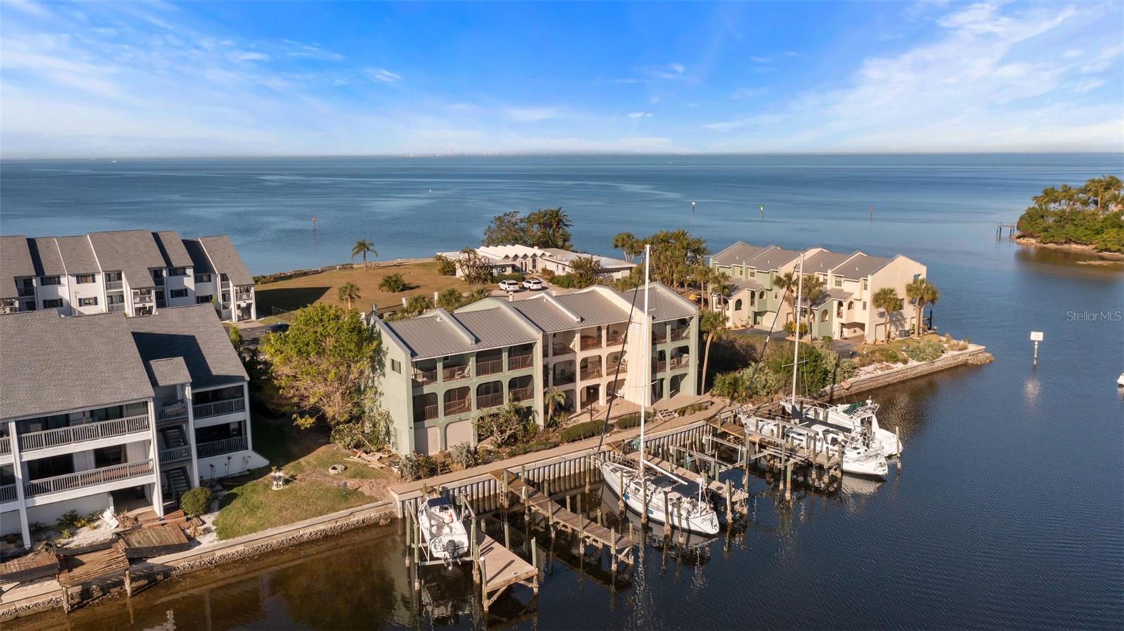 907 BAHIA DEL SOL DR, RUSKIN, FL, 33570