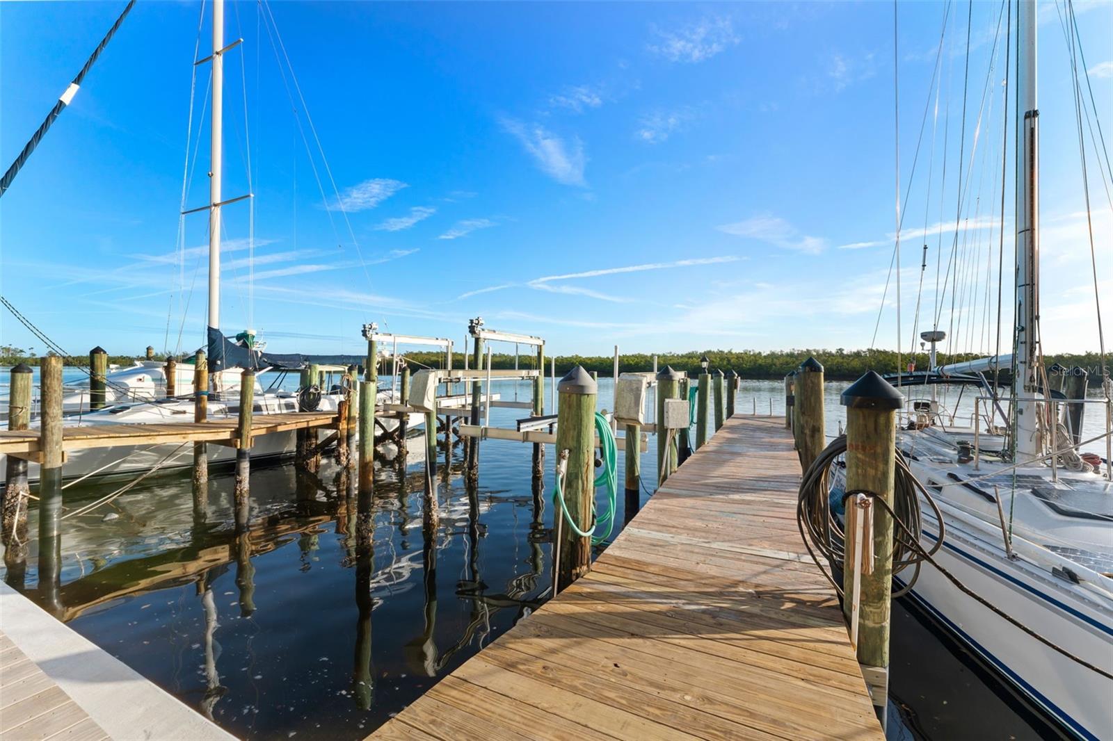 907 BAHIA DEL SOL DR, RUSKIN, FL, 33570