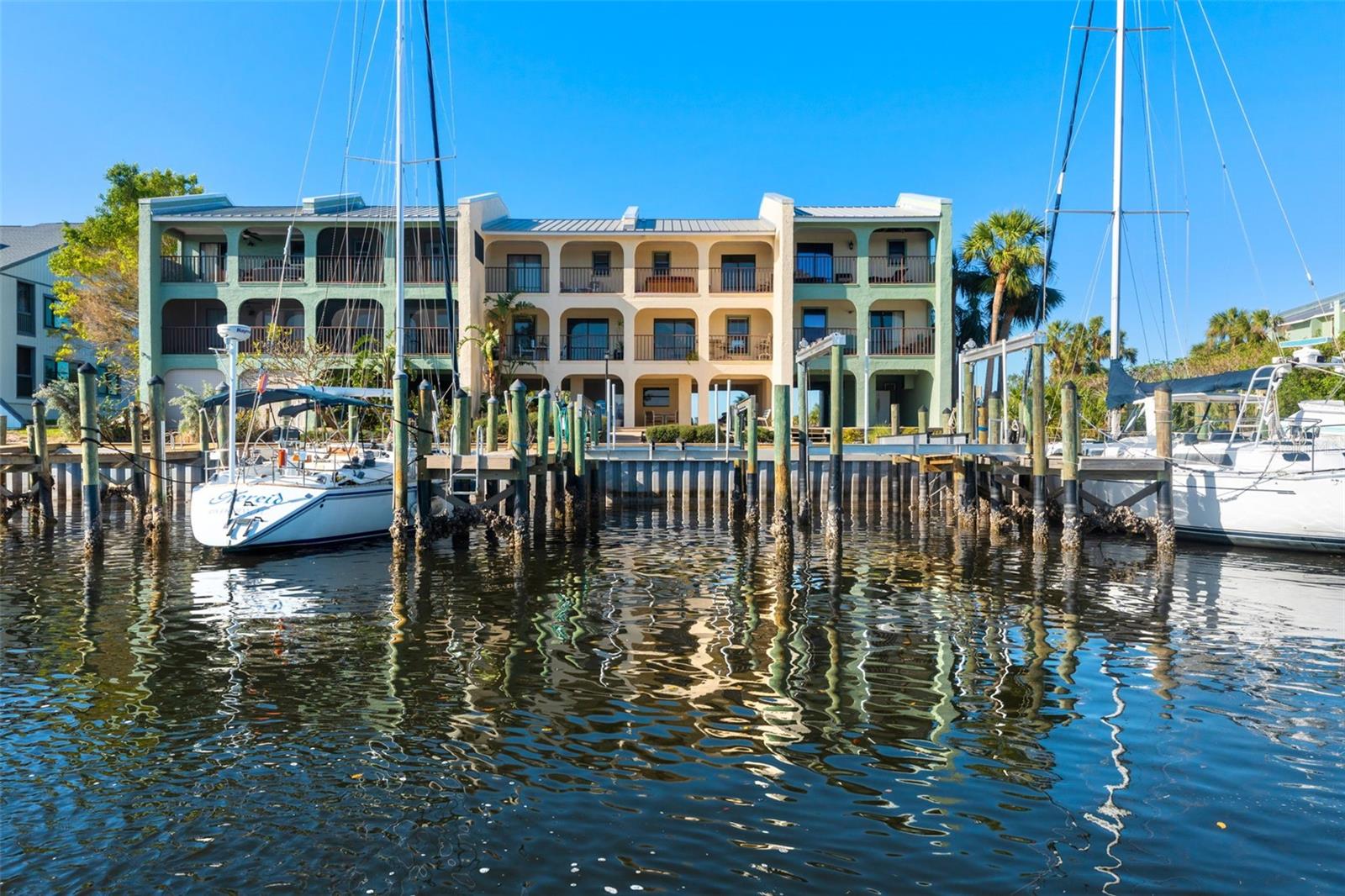 907 BAHIA DEL SOL DR, RUSKIN, FL, 33570