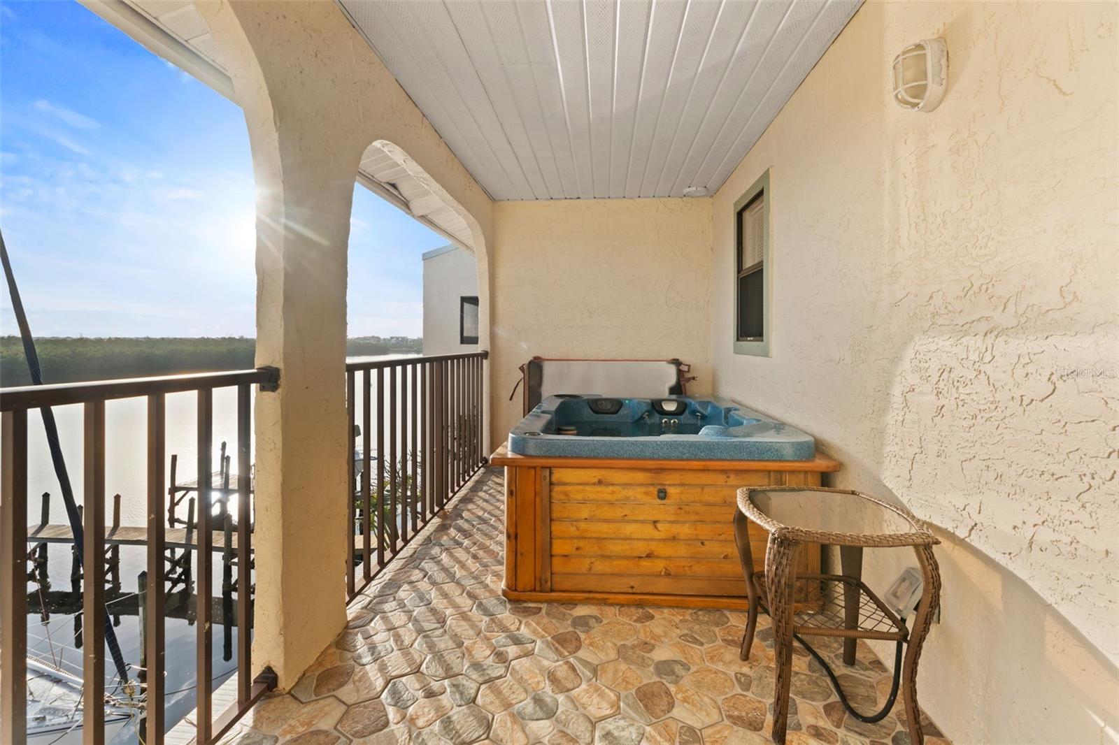 907 BAHIA DEL SOL DR, RUSKIN, FL, 33570