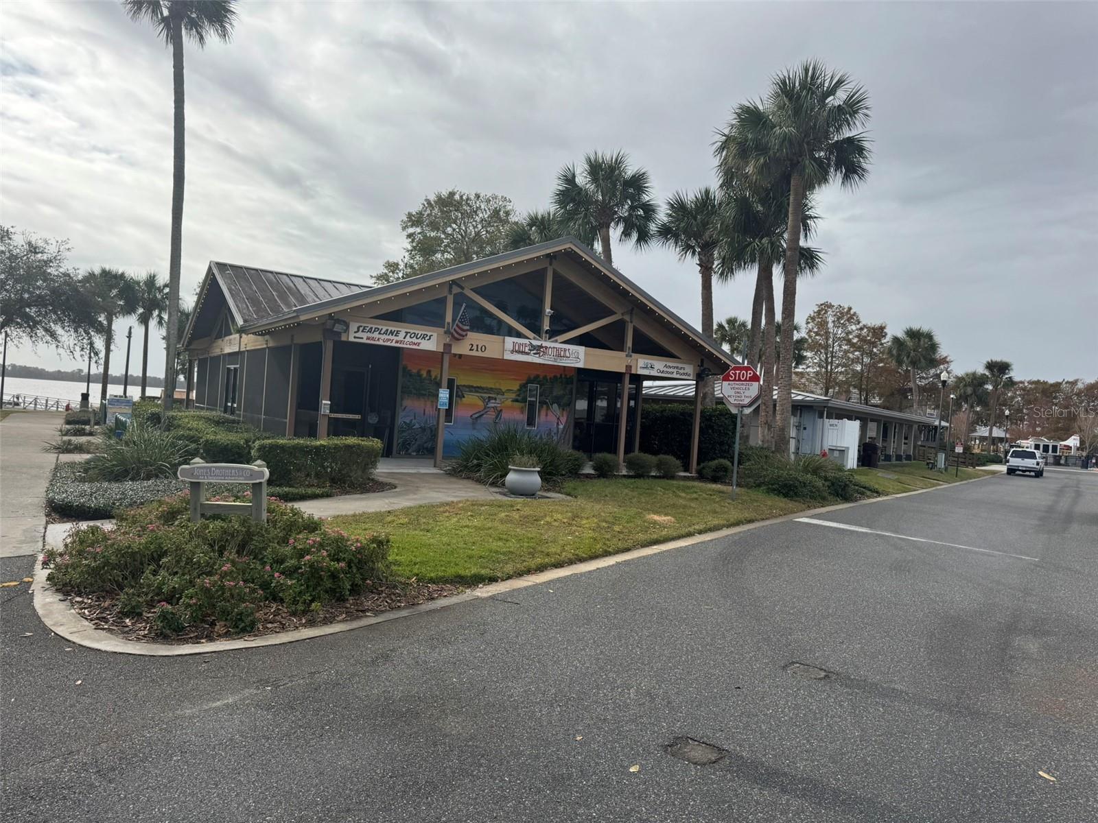 1001 MICHELLE CT, TAVARES, FL, 32778