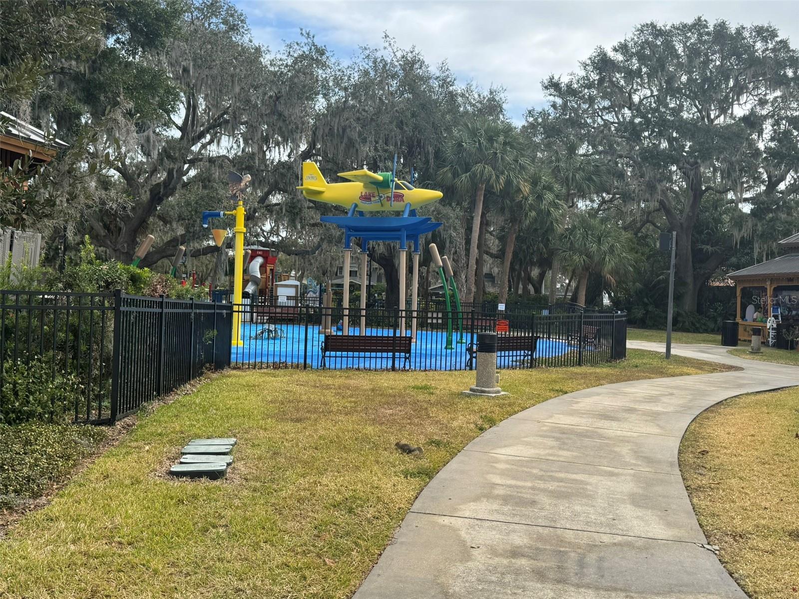 1001 MICHELLE CT, TAVARES, FL, 32778