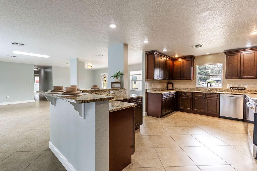 1001 MICHELLE CT, TAVARES, FL, 32778