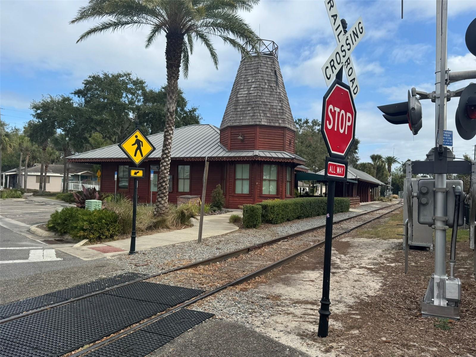1001 MICHELLE CT, TAVARES, FL, 32778