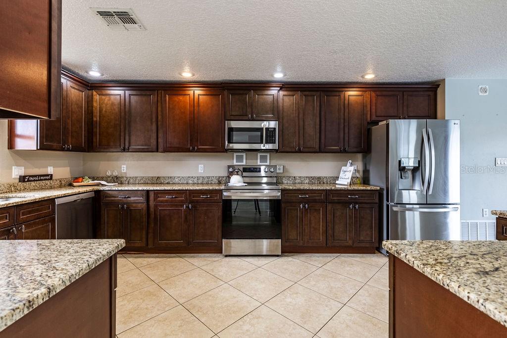 1001 MICHELLE CT, TAVARES, FL, 32778
