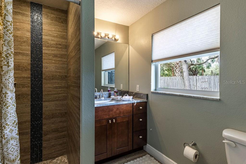 1001 MICHELLE CT, TAVARES, FL, 32778