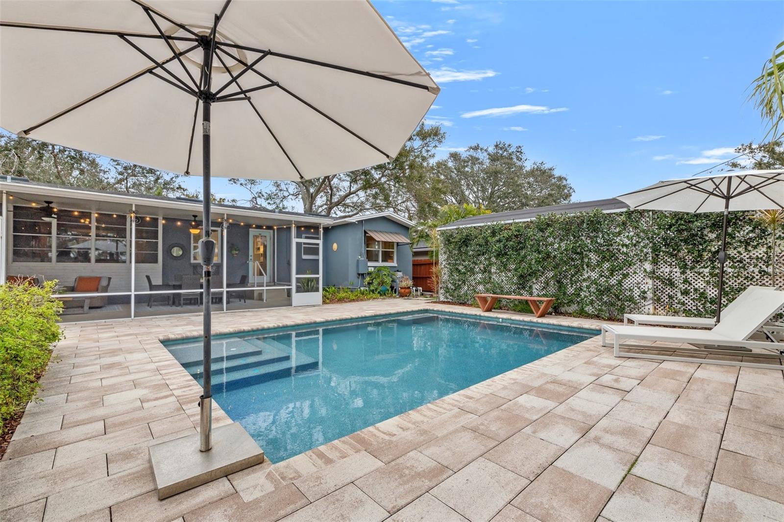 818 37TH AVE NE, ST PETERSBURG, FL, 33704