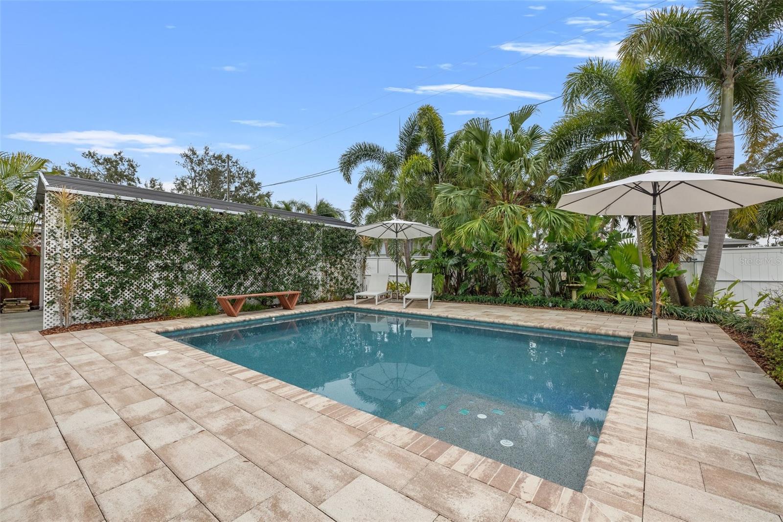 818 37TH AVE NE, ST PETERSBURG, FL, 33704