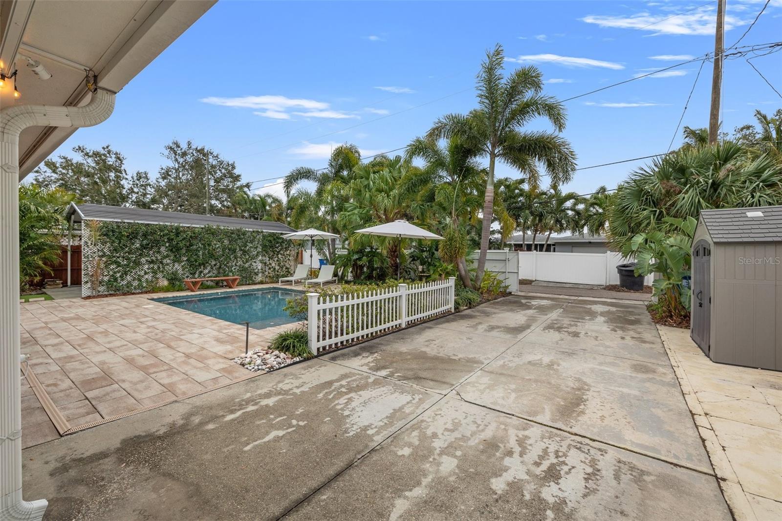 818 37TH AVE NE, ST PETERSBURG, FL, 33704