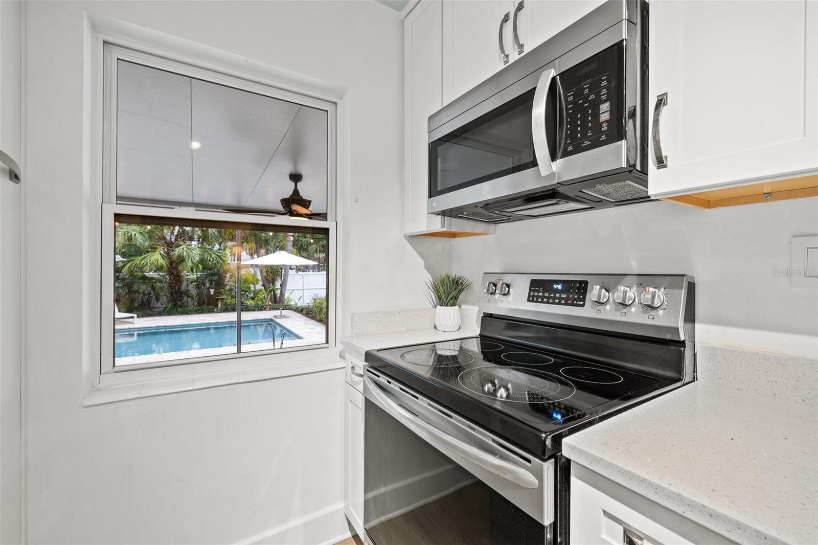 818 37TH AVE NE, ST PETERSBURG, FL, 33704