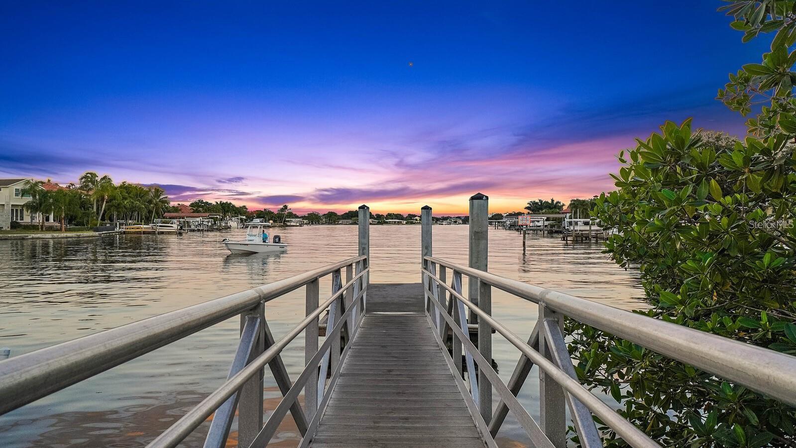 818 37TH AVE NE, ST PETERSBURG, FL, 33704