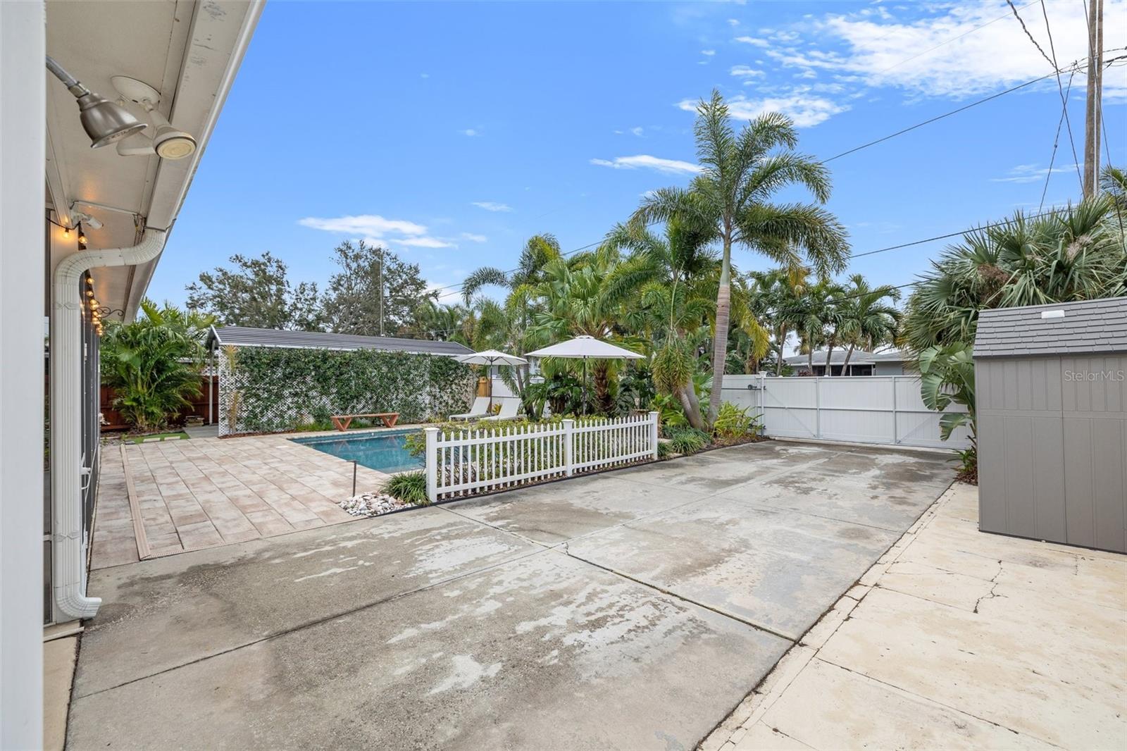 818 37TH AVE NE, ST PETERSBURG, FL, 33704