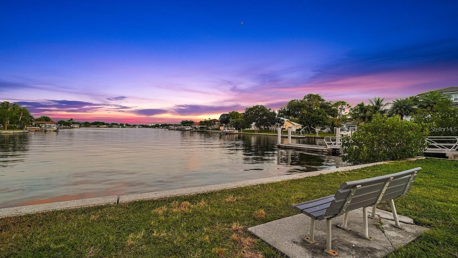 818 37TH AVE NE, ST PETERSBURG, FL, 33704