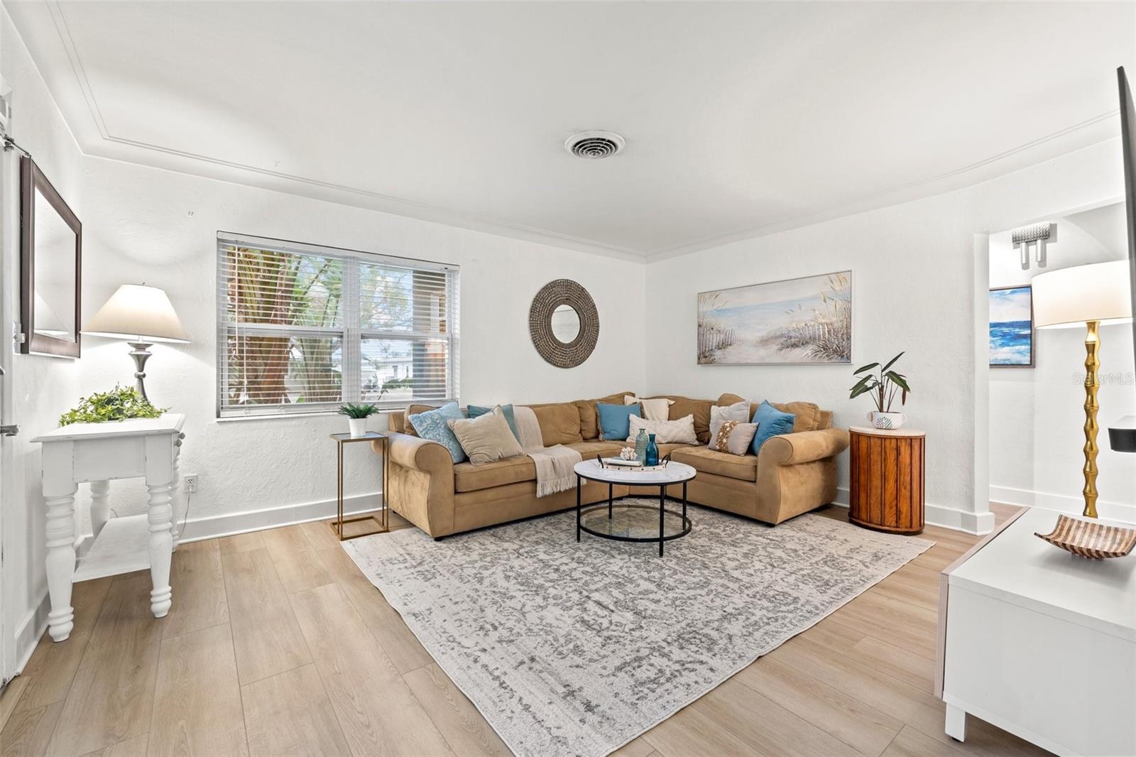 818 37TH AVE NE, ST PETERSBURG, FL, 33704