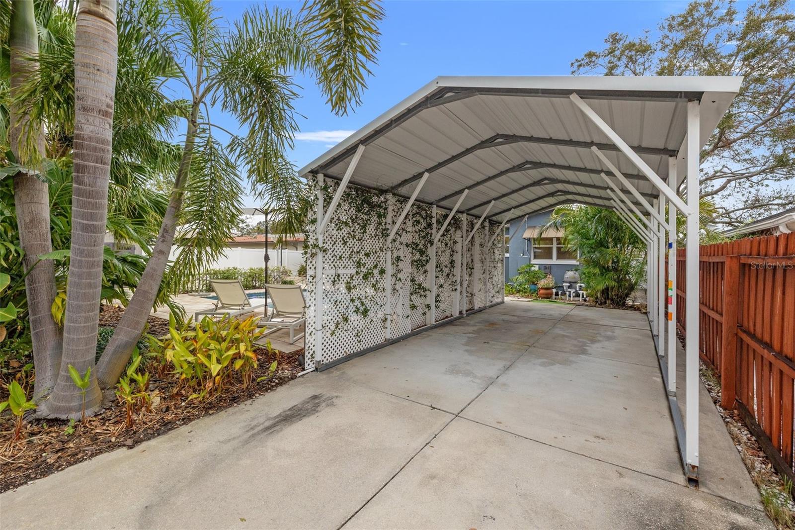 818 37TH AVE NE, ST PETERSBURG, FL, 33704