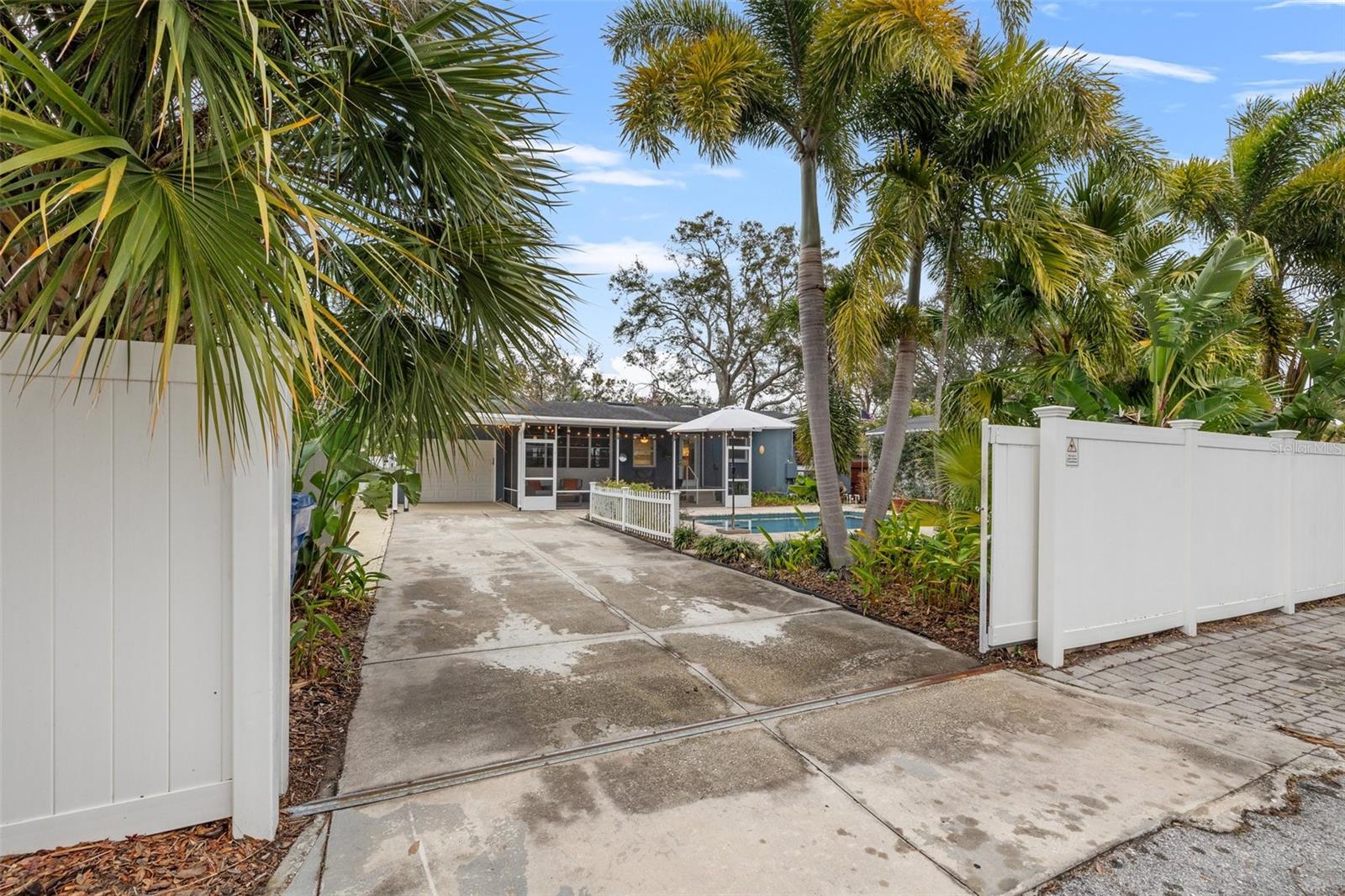 818 37TH AVE NE, ST PETERSBURG, FL, 33704